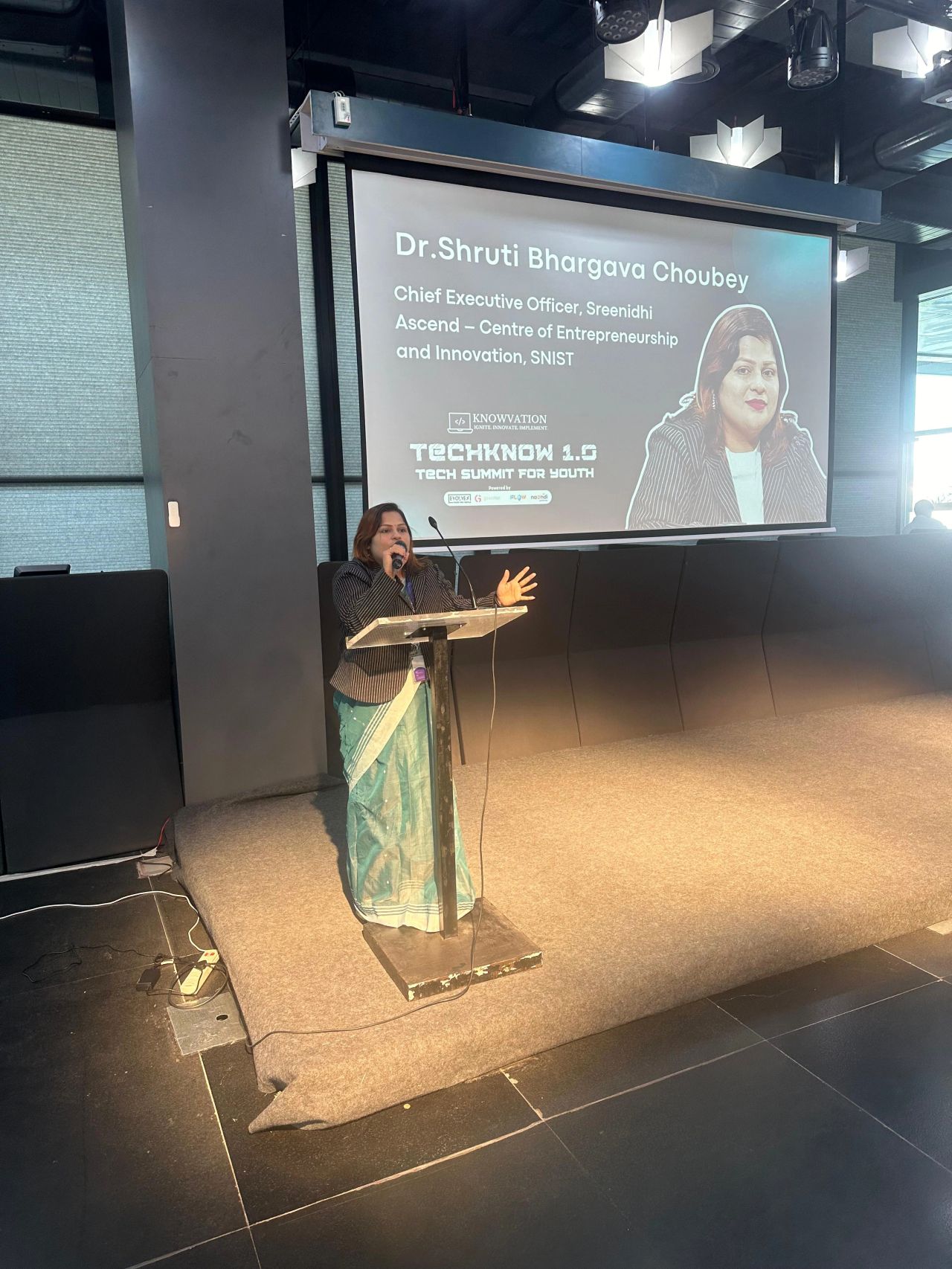 Dr. Shruti Bhargava Choubey delivering a keynote at the TechKnow 1.0 tech summit for youth