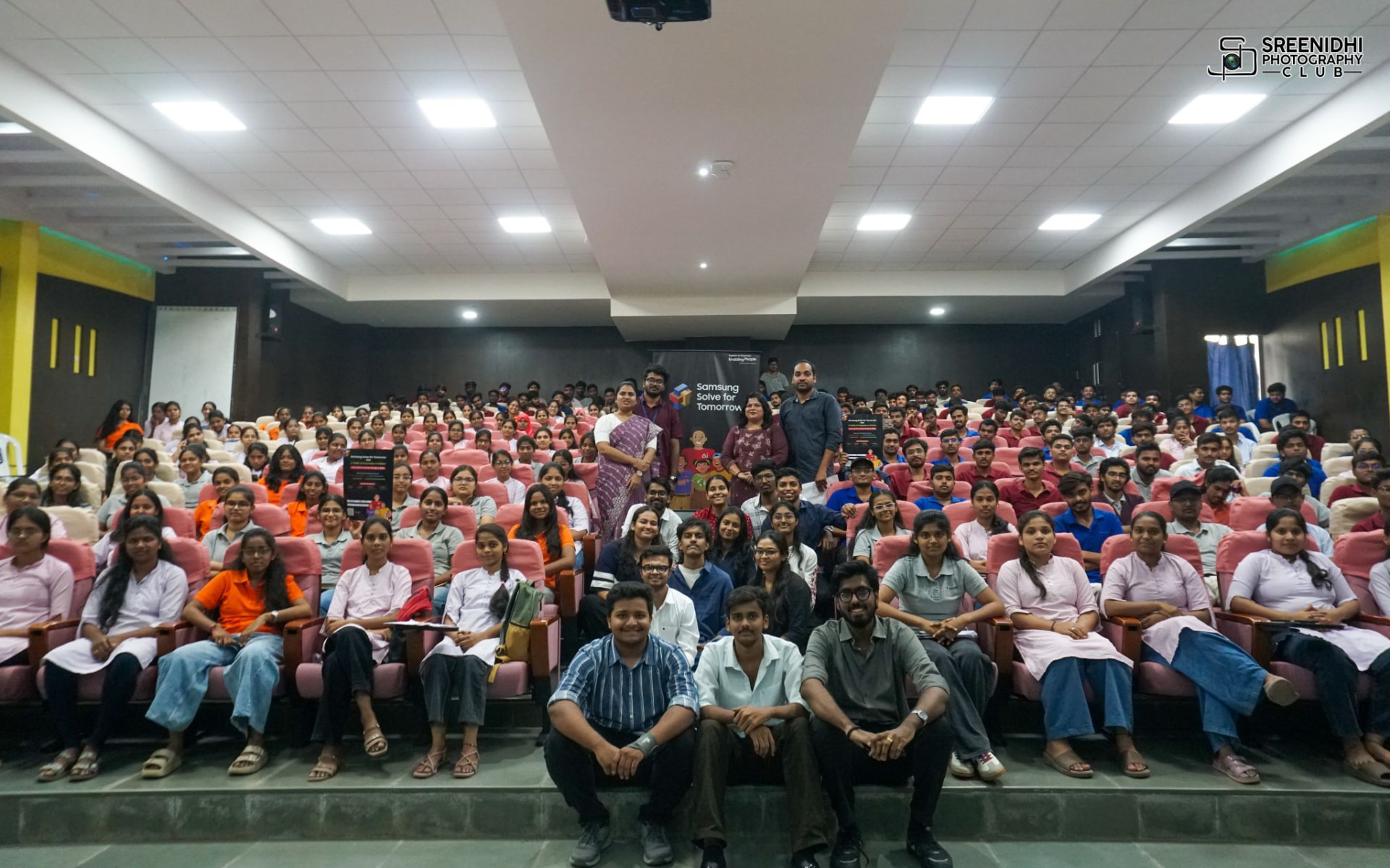 Students and mentors gathered in the auditorium at the Samsung Solve for Tomorrow session hosted by ASCEND